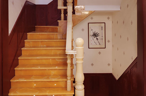 颍州中式别墅室内汉白玉石楼梯的定制安装装饰效果